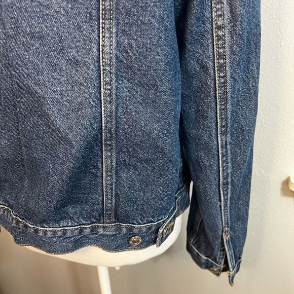 Levi's Jacket Women's Medium Type 3
Trucker Blue Denim Jean large with gold star - Picture 11 of 16